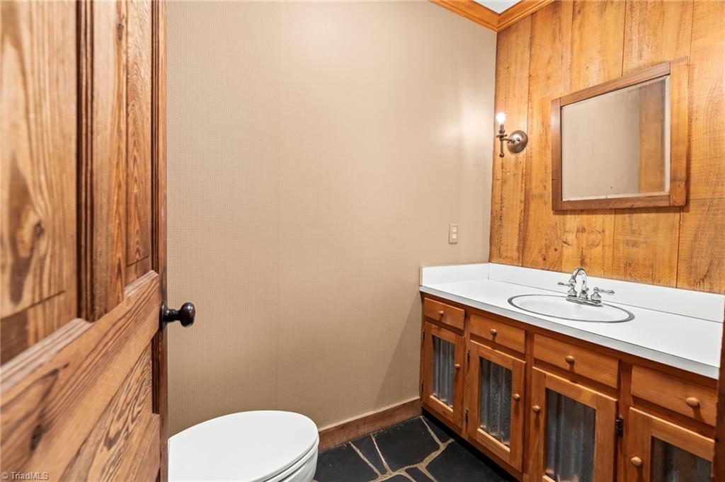 1715 Harper Road Asheboro, NC 27205 - Photo 10 of 48 Main floor half bath