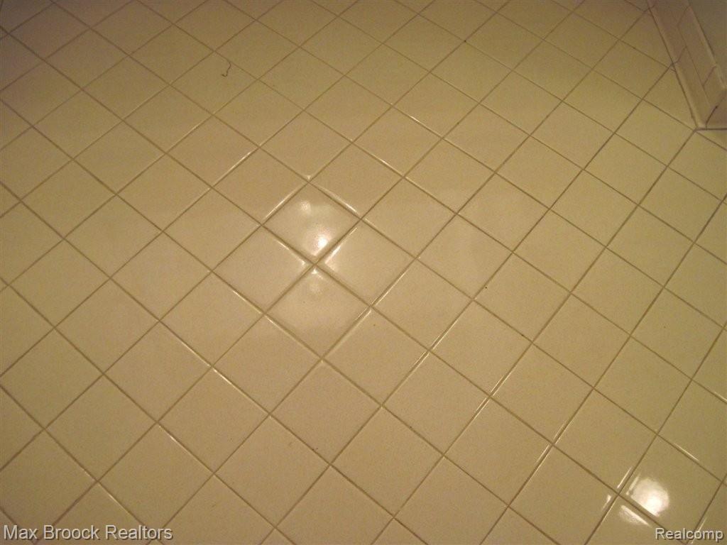 4041 West Maple Road, Unit 104 Bloomfield Hills, MI 48301 - Photo 15 of 18 Master Bath Floor