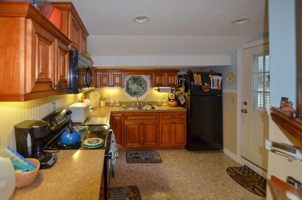 16 Taylor Point Road Pembroke, MA 02359 - Photo 5 of 17 Gallery Image 5