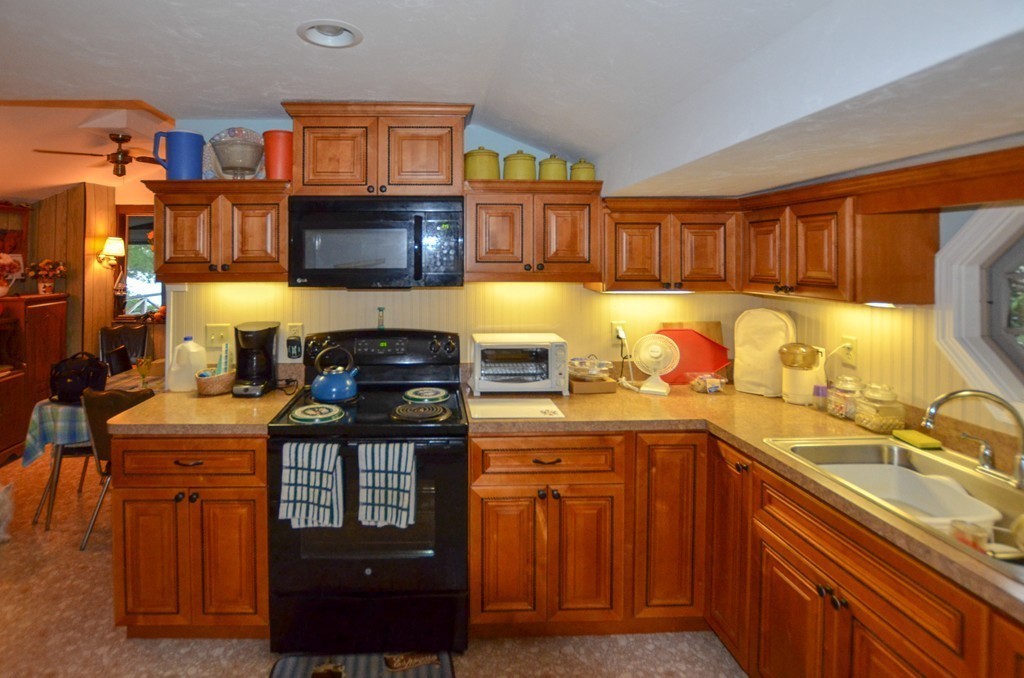 16 Taylor Point Road Pembroke, MA 02359 - Photo 6 of 17 Gallery Image 6