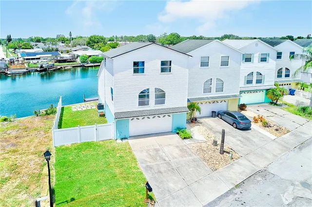 $463,900 | 5253 Boardwalk Street, Holiday, FL 34690