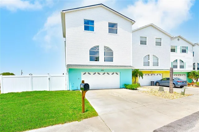 $463,900 | 5253 Boardwalk Street, Holiday, FL 34690
