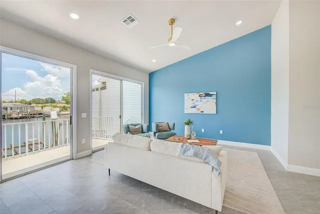 $463,900 | 5253 Boardwalk Street, Holiday, FL 34690