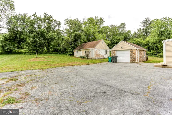 $1,995 | 1140 Oyster Mill Road, Camp Hill, PA 17011