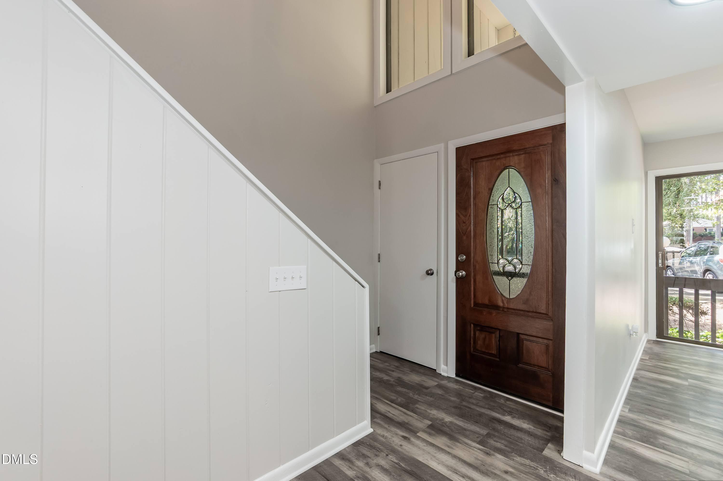 709 East Millbrook Road Raleigh, NC 27609 - Photo 5 of 26 Enterance 02 (22)