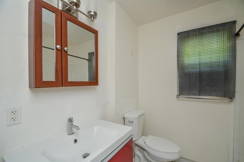 7521 Bauman Road Houston, TX 77022 - Photo 7 of 11