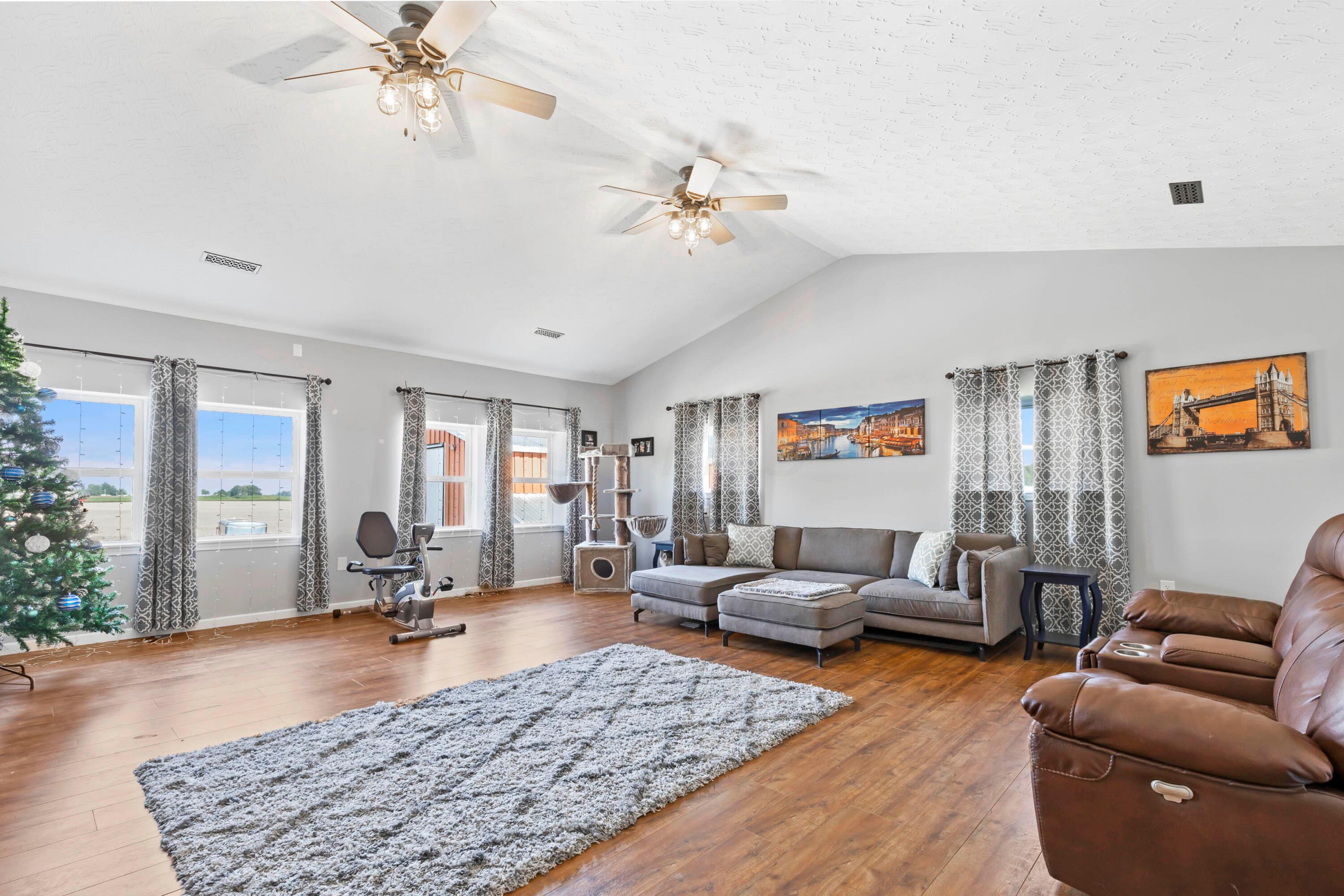 9822 Parsons Road Croton, OH 43013 - Photo 6 of 40 Living Room 1