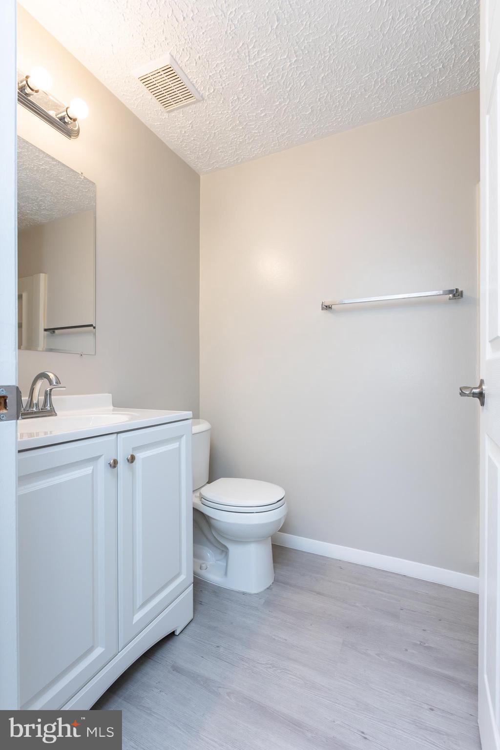 19505 Gunners Branch Road, Unit 733 Germantown, MD 20876 - Photo 33 of 42 Hallway full bath