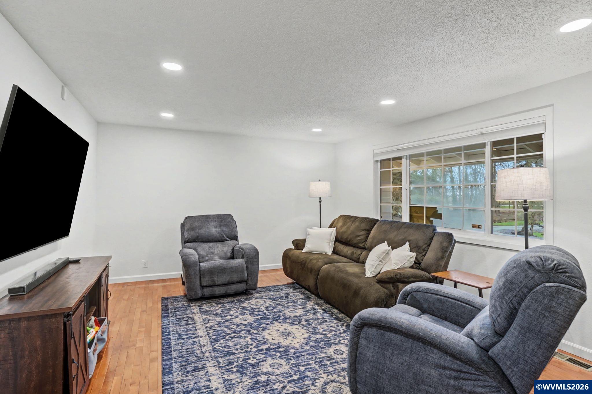6816 Waconda Road Northeast Salem, OR 97305 - Photo 13 of 47