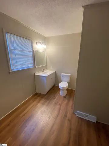 $2,000 | 204 Oakwood Drive, Laurens, SC 29360