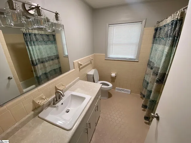 $2,000 | 204 Oakwood Drive, Laurens, SC 29360