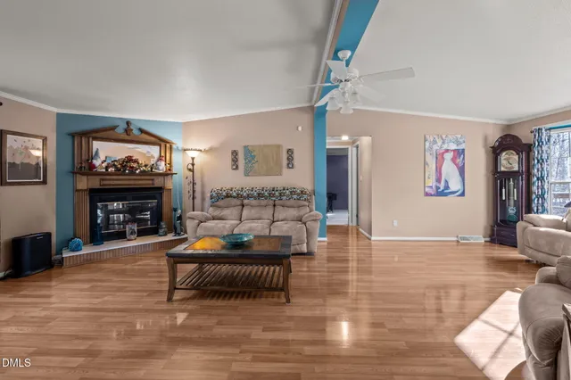 a picture of a wall with a white building