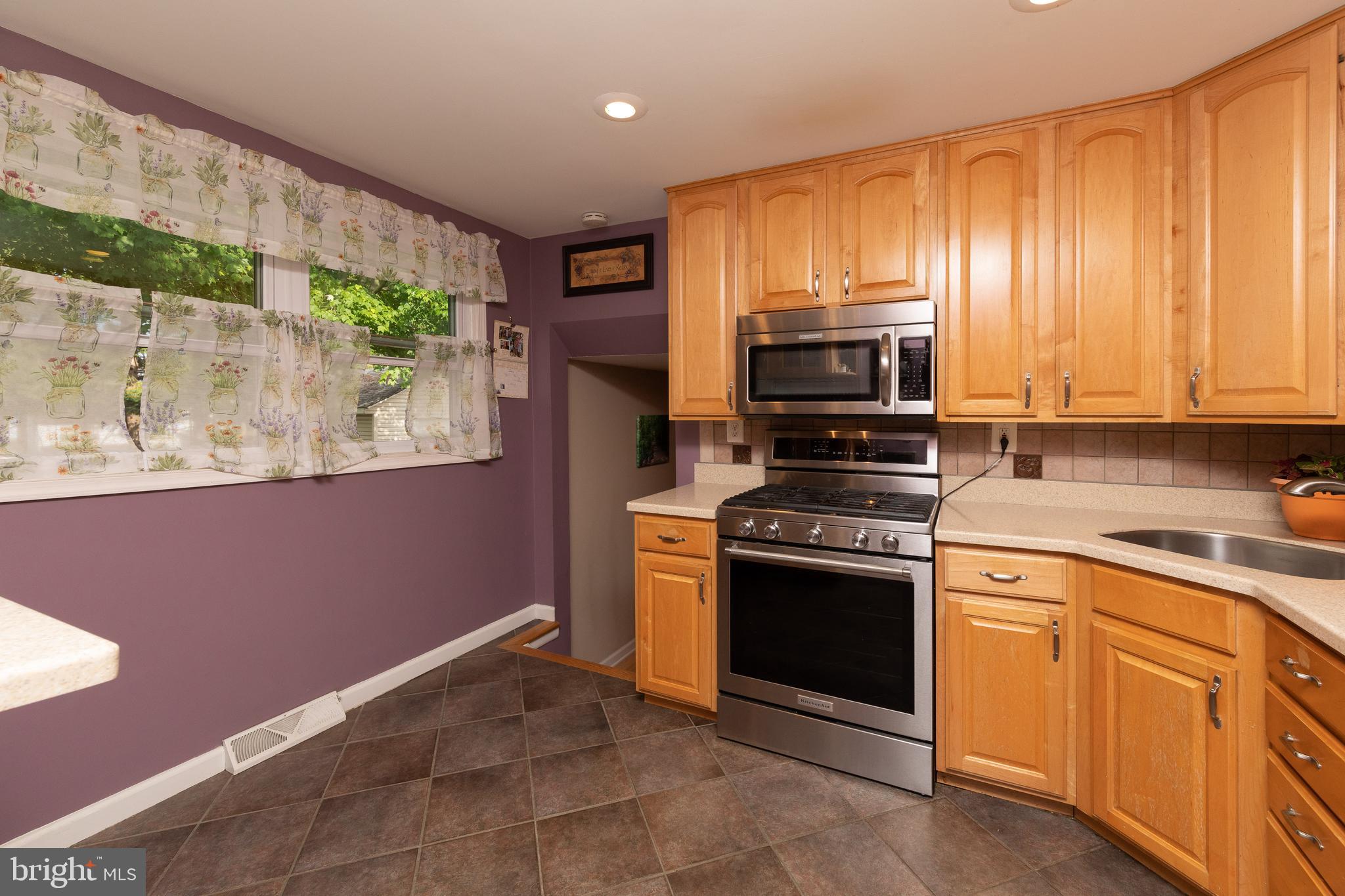 9714 Beacon Road Philadelphia, PA 19115 - Photo 17 of 44