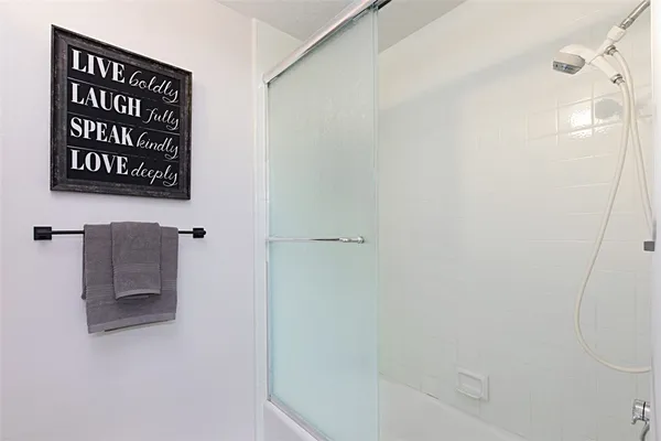 $6,300 | 232 South La Esperanza, San Clemente, CA 92672