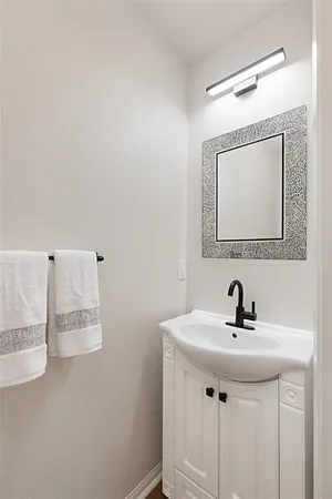 $6,300 | 232 South La Esperanza, San Clemente, CA 92672