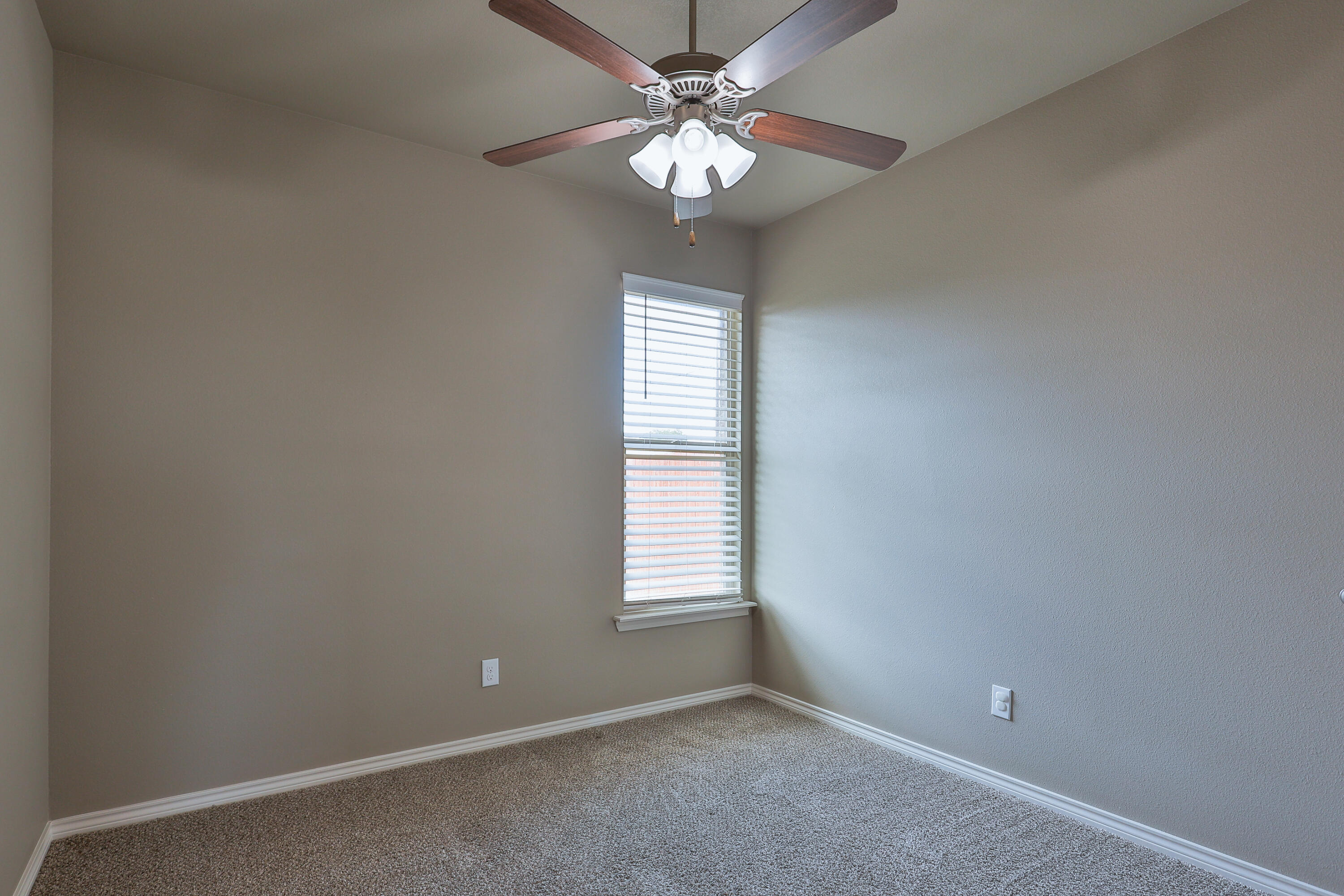 9804 Avenue R Lubbock, TX 79423 - Photo 14 of 23 9804-Ave-R-015