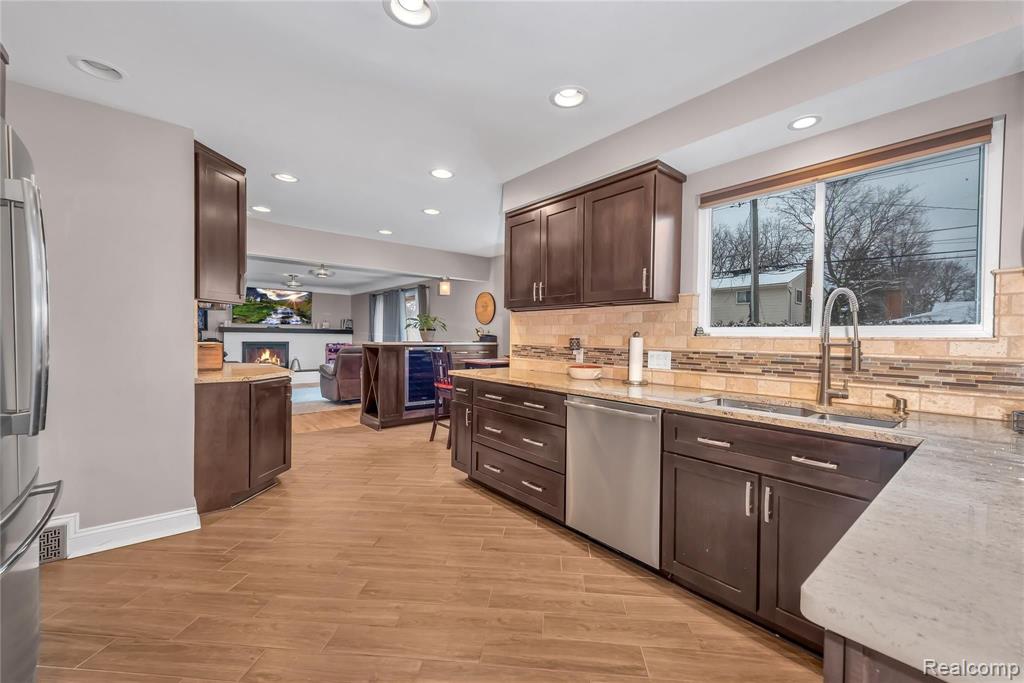1005 Canterbury Road Grosse Pointe Woods, MI 48236 - Photo 13 of 33