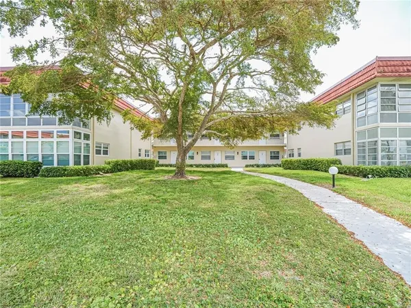 $1,285 | 41 Woodland Drive, Unit 205, Vero Beach, FL 32962