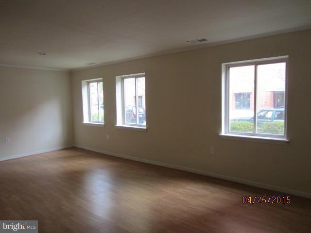 546 South Charles Street, Unit R73 Baltimore, MD 21201 - Photo 4 of 10 Living Room