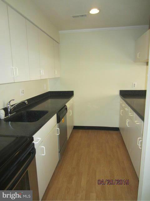 546 South Charles Street, Unit R73 Baltimore, MD 21201 - Photo 5 of 10 Kitchen
