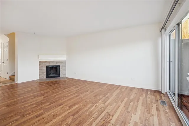 $350,000 | 368 Willow Tree Court, Hoffman Estates, IL 60169