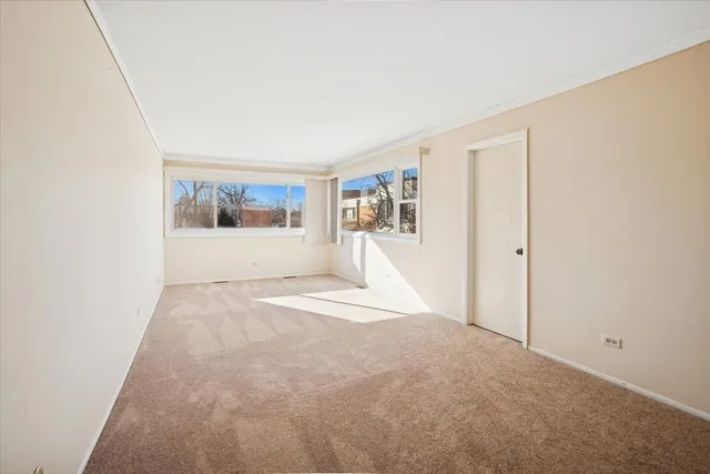 $350,000 | 368 Willow Tree Court, Hoffman Estates, IL 60169