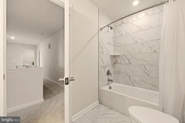 $499,900 | 124 Huntwell W Avenue, Ranson, WV 25438