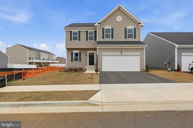 $499,900 | 124 Huntwell W Avenue, Ranson, WV 25438