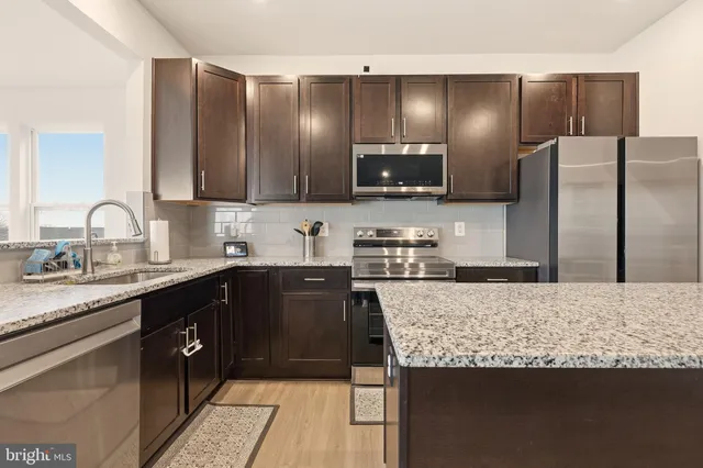 $499,900 | 124 Huntwell W Avenue, Ranson, WV 25438