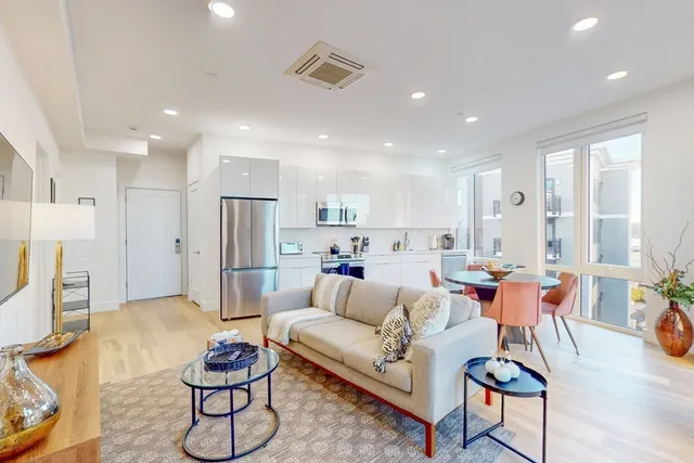 $5,000 | 38 Hichborn Street, Unit 406, Boston, MA 02135