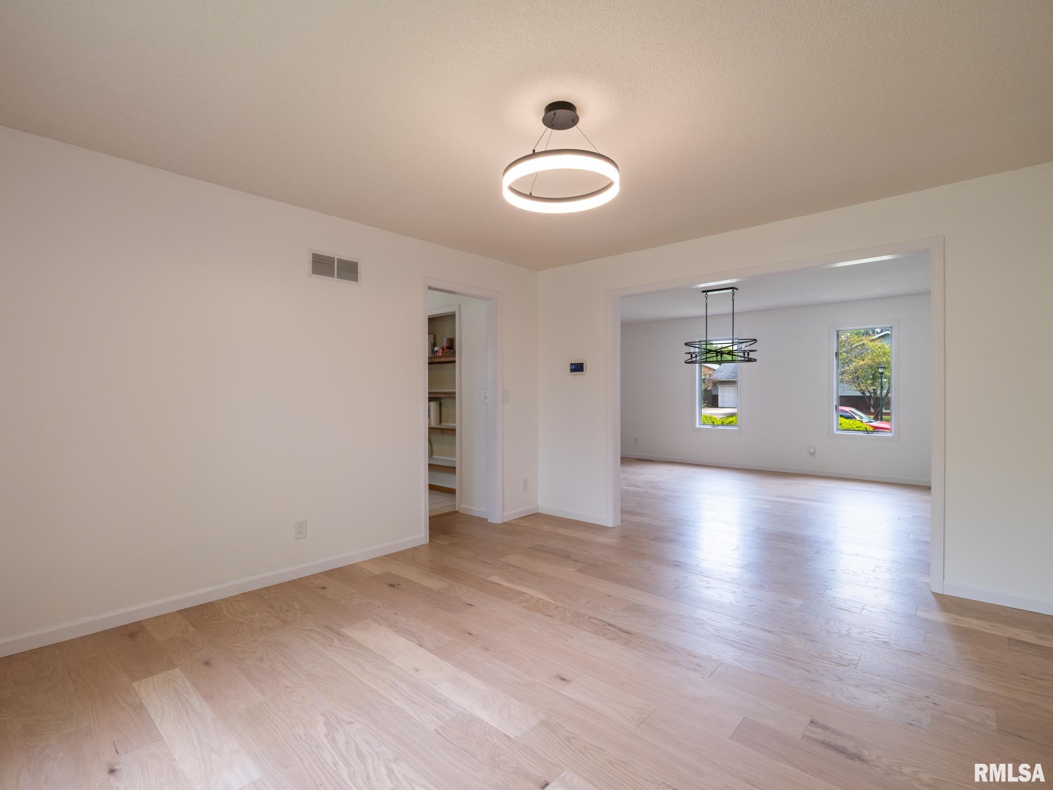 6607 North Camelot Road Peoria, IL 61615 - Photo 24 of 75