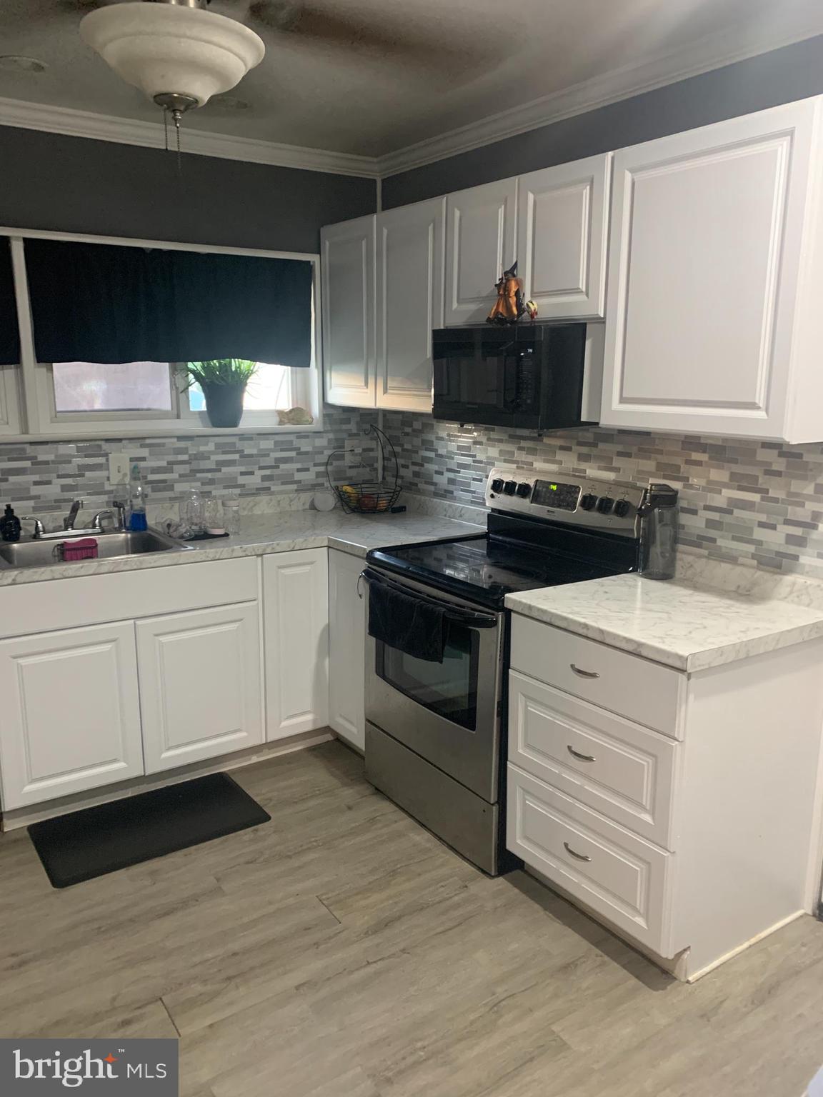 102 Hollow Road Levittown, PA 19056 - Photo 3 of 21 Kitchen