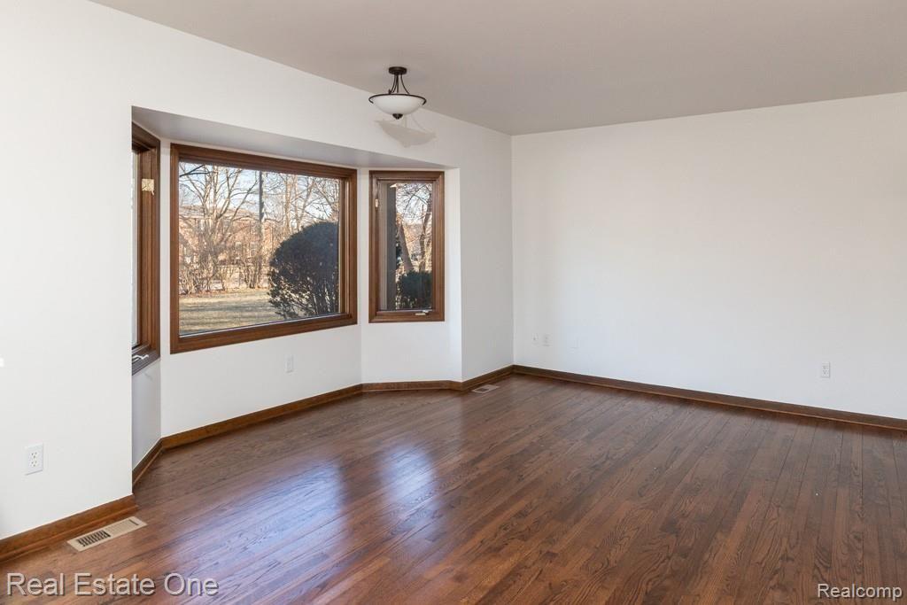 34435 West 9 Mile Road Farmington Hills, MI 48335 - Photo 6 of 32