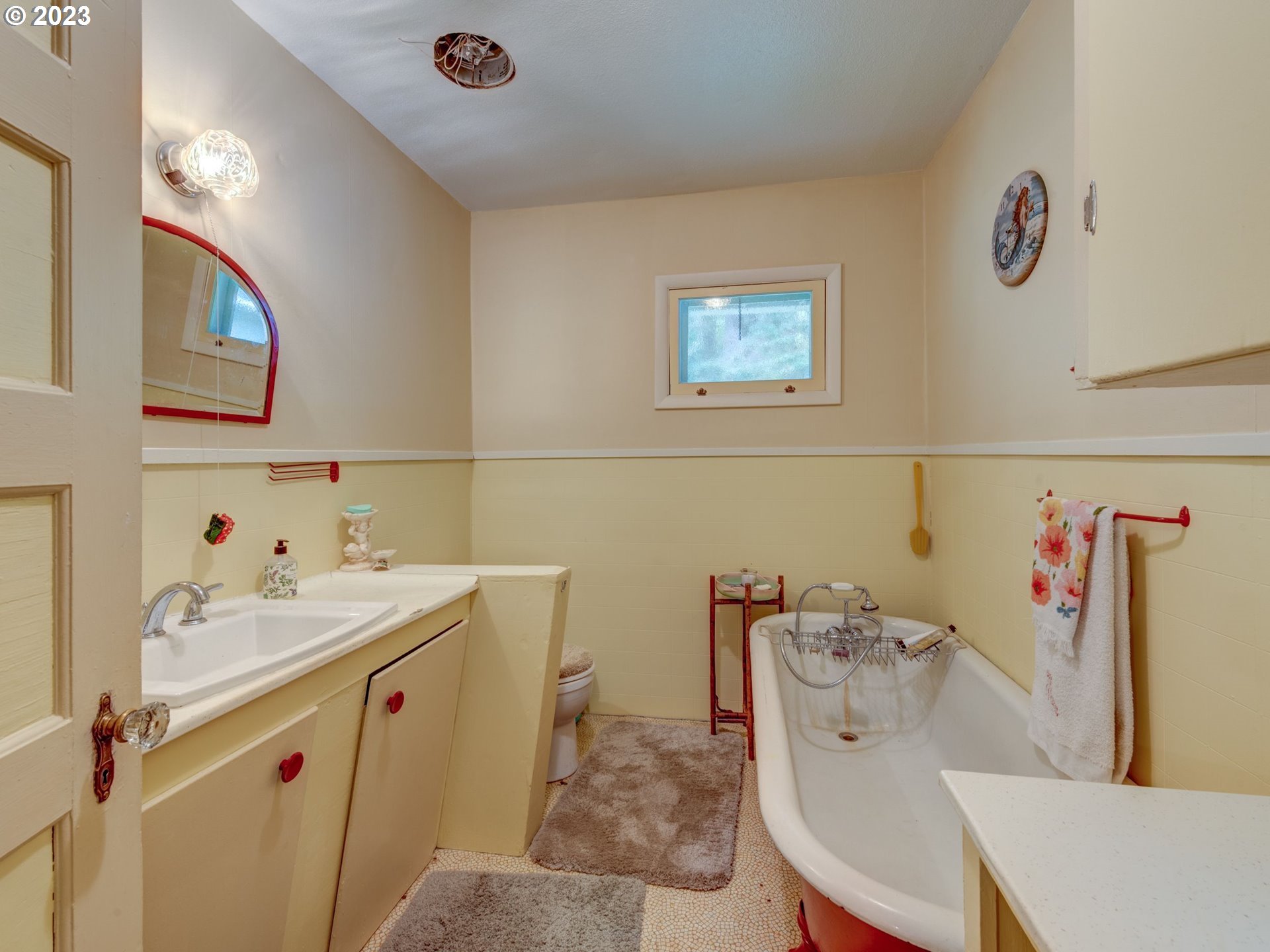 2155 Bennett Creek Road Cottage Grove, OR 97424 - Photo 14 of 38 Bathroom