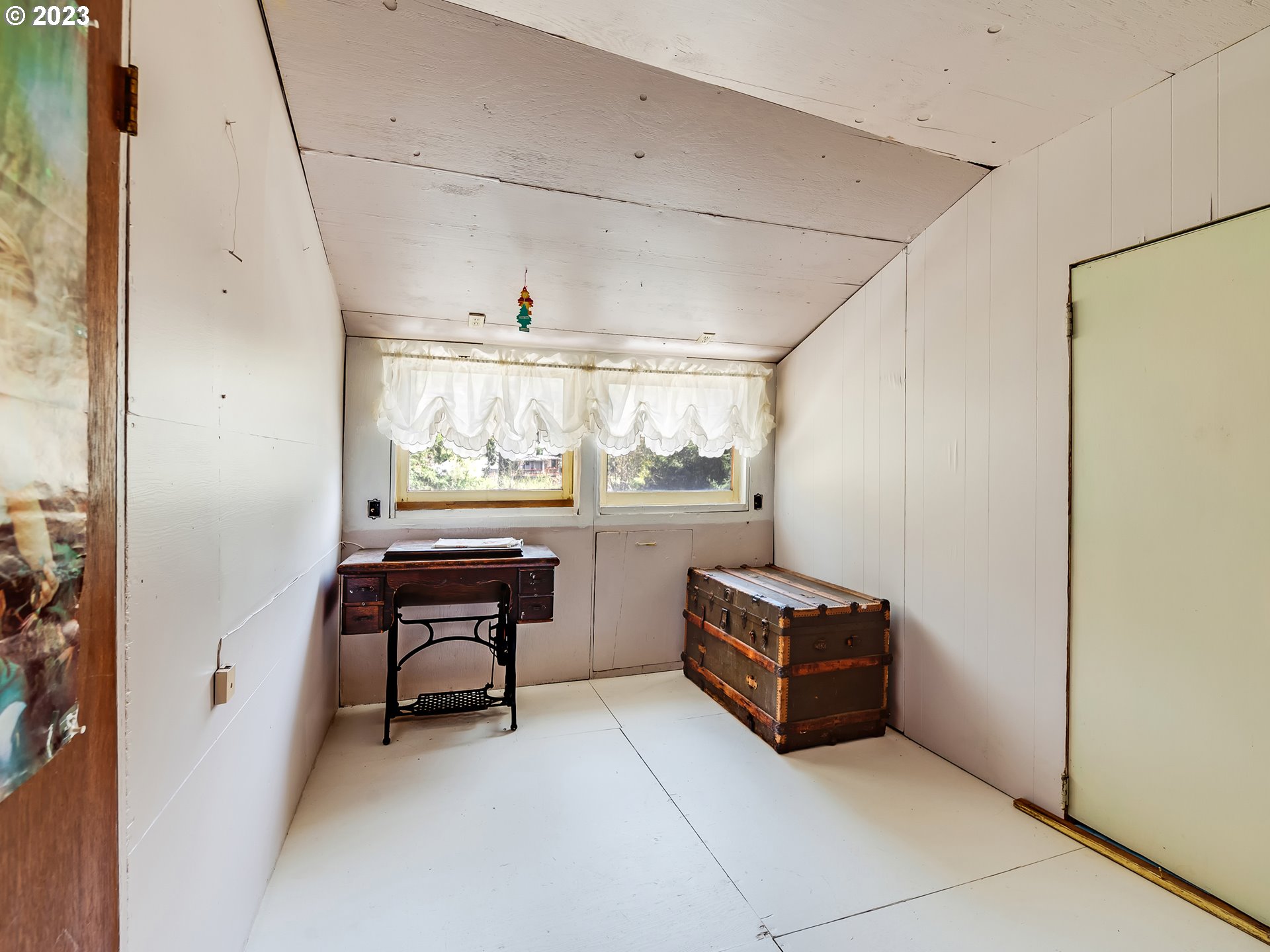 2155 Bennett Creek Road Cottage Grove, OR 97424 - Photo 15 of 38 Gallery Image 15