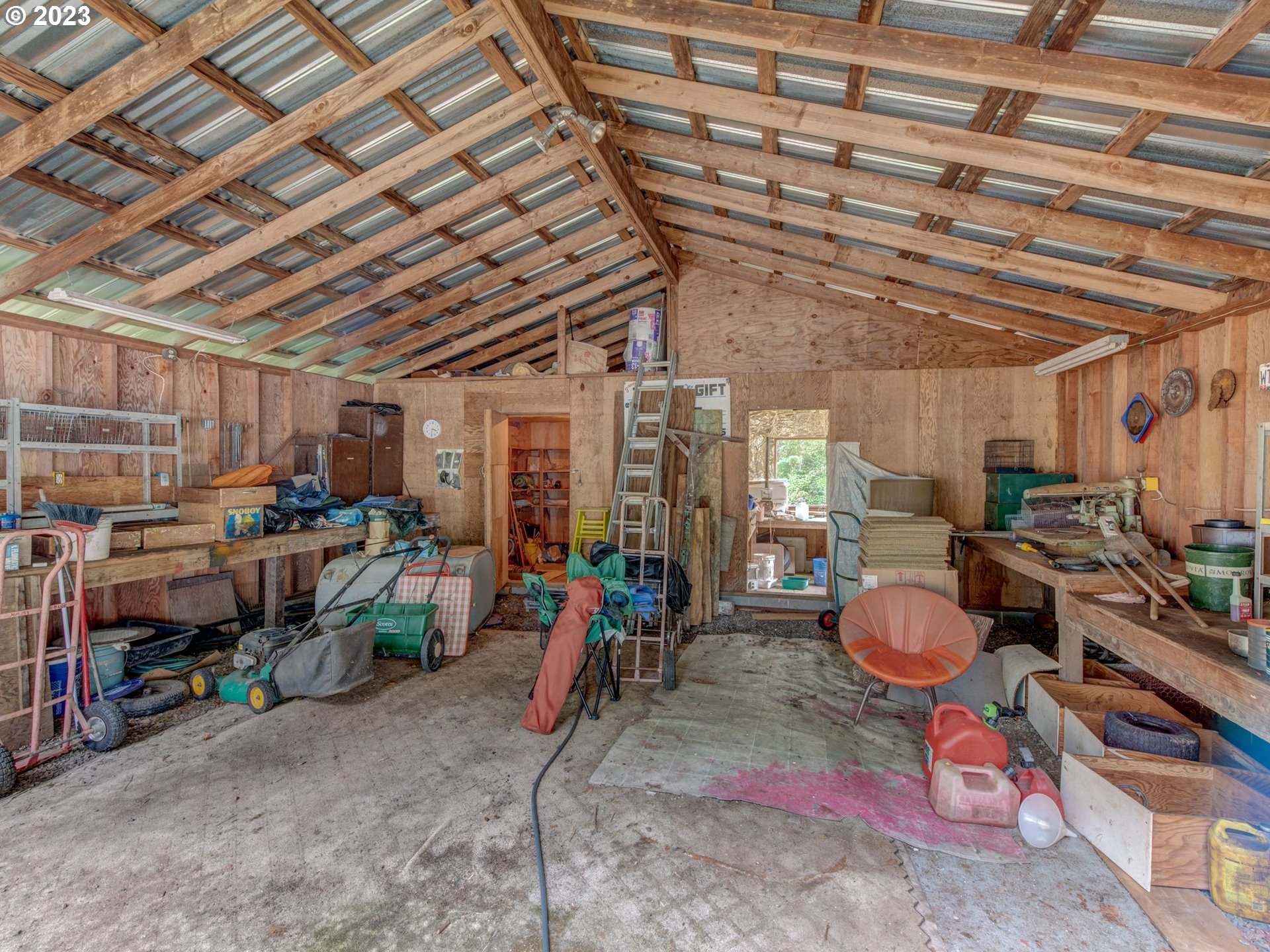 2155 Bennett Creek Road Cottage Grove, OR 97424 - Photo 24 of 38 Garage