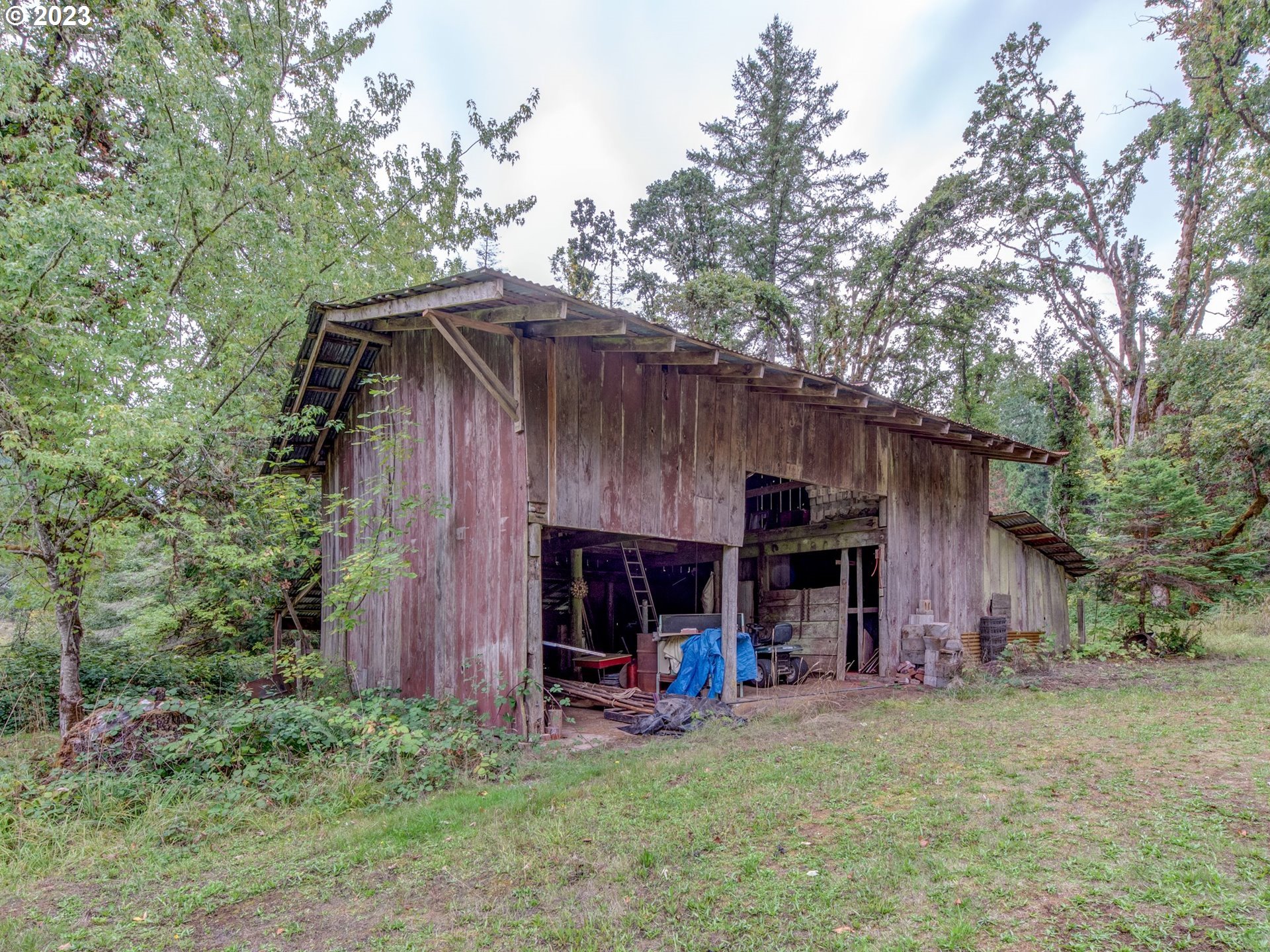 2155 Bennett Creek Road Cottage Grove, OR 97424 - Photo 31 of 38 Barn