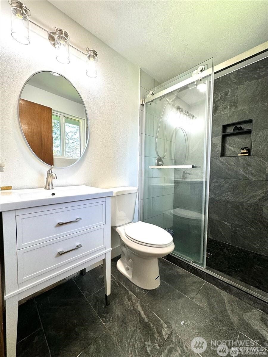 22045 Peter Grubb Road Southeast Renton, WA 98058 - Photo 18 of 39