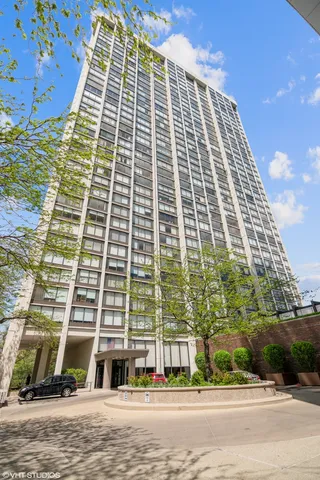 $199,900 | 5455 North Sheridan Road, Unit 2403, Chicago, IL 60640
