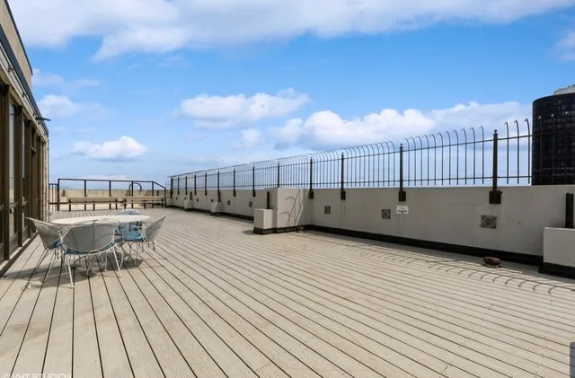 $199,900 | 5455 North Sheridan Road, Unit 2403, Chicago, IL 60640