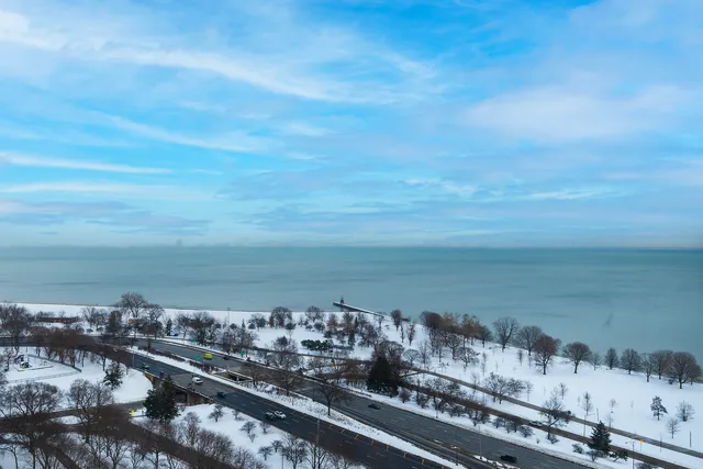 $199,900 | 5455 North Sheridan Road, Unit 2403, Chicago, IL 60640