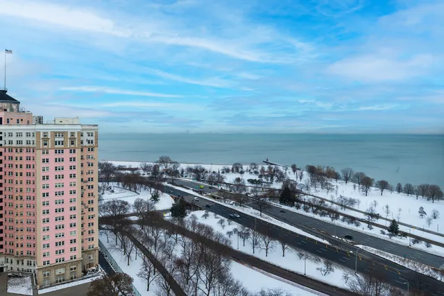 $199,900 | 5455 North Sheridan Road, Unit 2403, Chicago, IL 60640