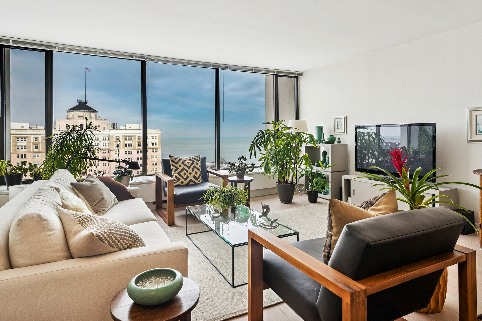 5455 North Sheridan Road, Unit 2403 Chicago, IL 60640 - Photo 6 of 20 a living room with furniture and a potted plant