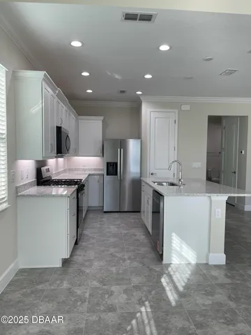 $2,500 | 173 Coastal Avenue, Daytona Beach, FL 32124