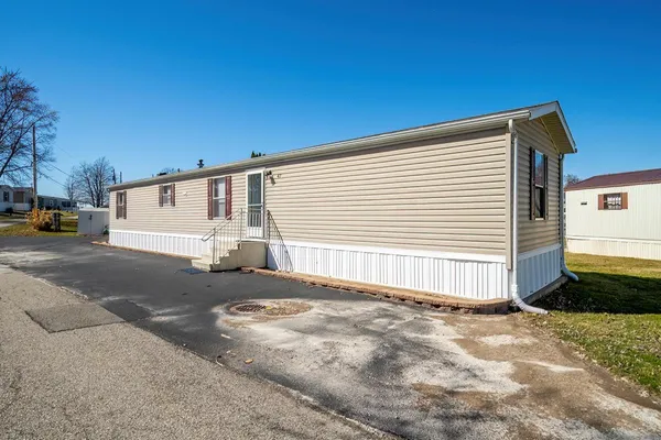 $169,500 | 215 Ln 101A Hamilton Lake, Hamilton, IN 46742