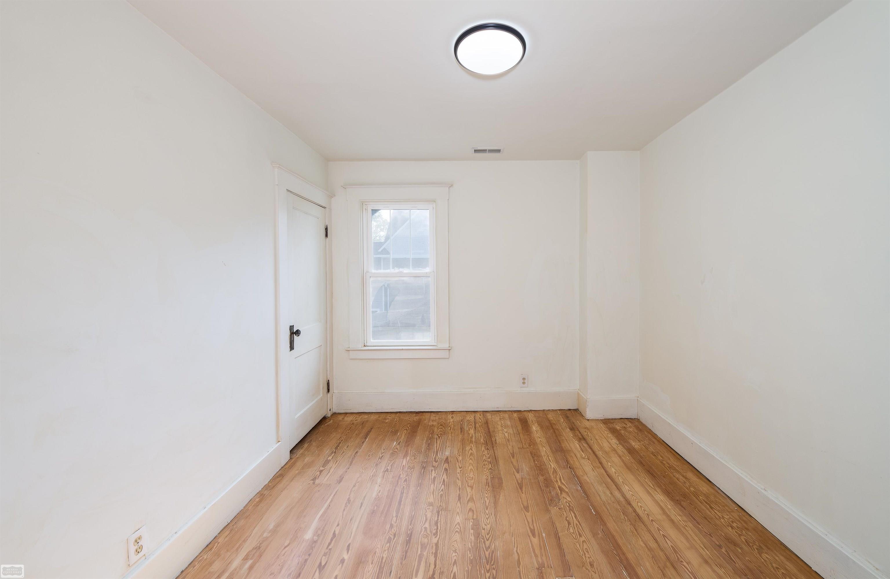 4939 Pointe Tremble Road Algonac, MI 48001 - Photo 27 of 31 50121222-26.JPG