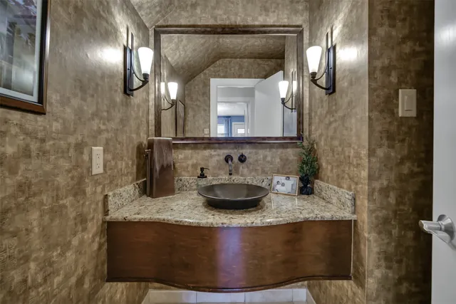 $2,700 | 2 Kino Court, The Woodlands, TX 77380