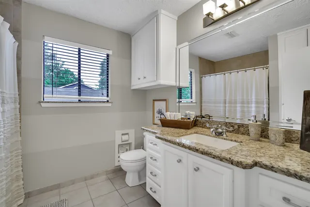 $2,700 | 2 Kino Court, The Woodlands, TX 77380