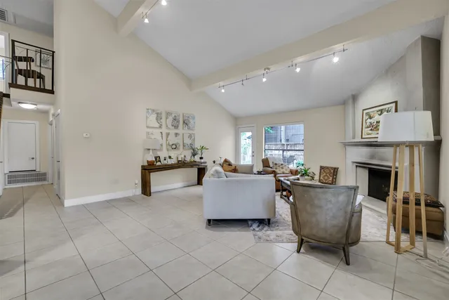 $2,700 | 2 Kino Court, The Woodlands, TX 77380