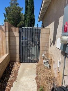 42107 Quail Run Way Lancaster, CA 93536 - Photo 38 of 38 a view of outdoor space with wooden fence